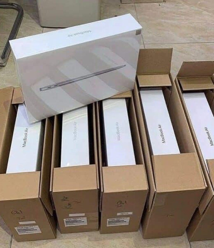 Wholesale Macbook Air Liquidation Pallets - Image 4