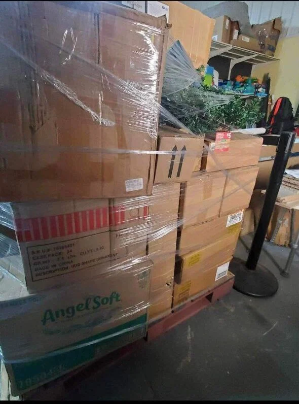 Christmas Clothes Pallet