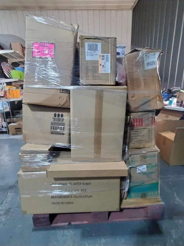 Christmas Clothes Pallet - Image 2